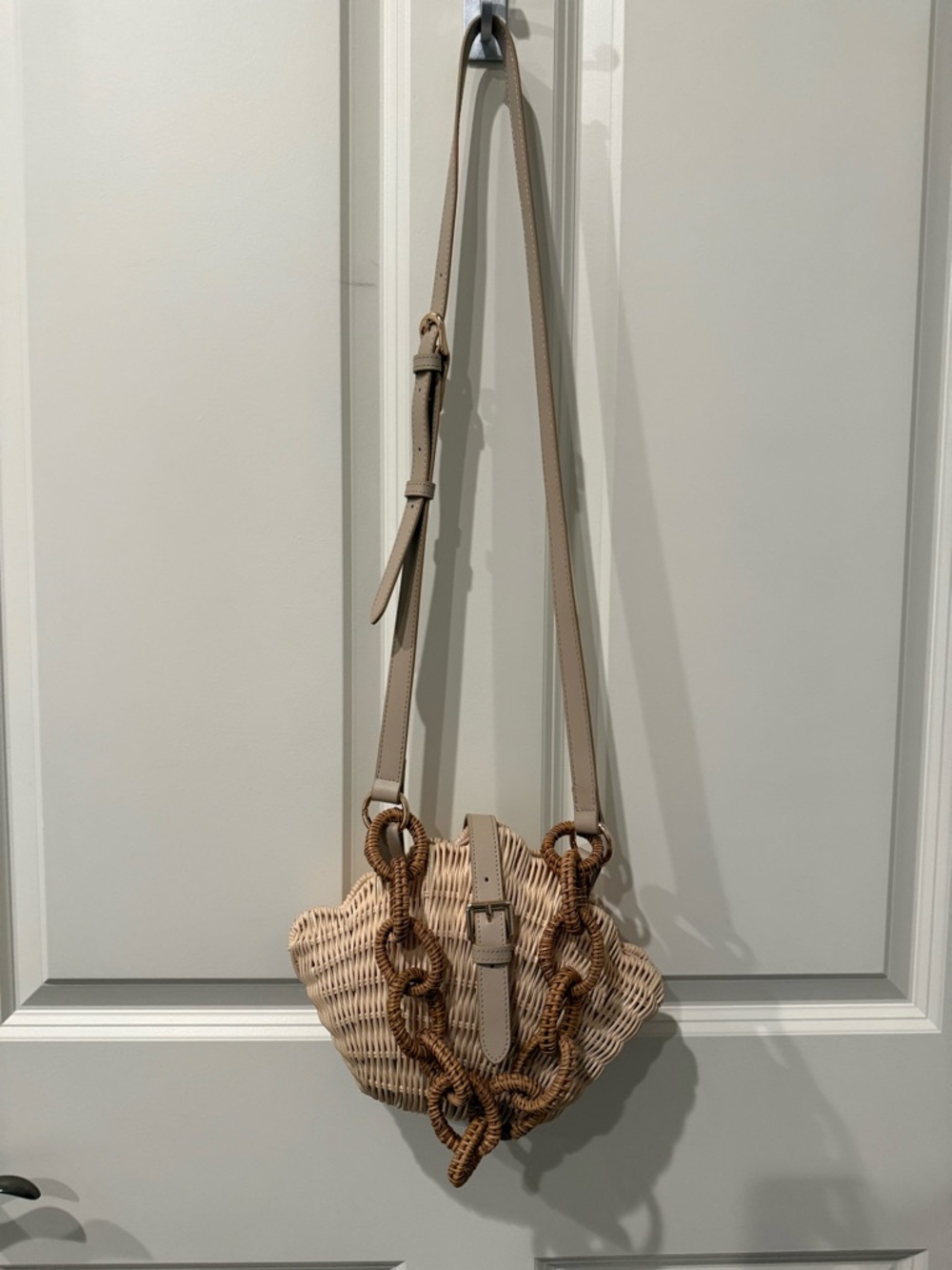 Vineyard Vines Woven Shell-Shape Handbag, like new. - Picture 4 of 7